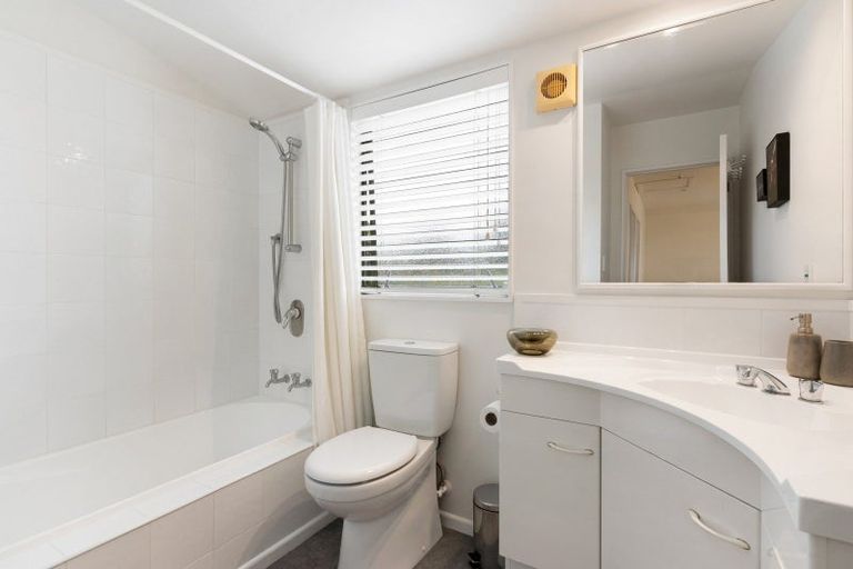 Photo of property in 2/52 Uxbridge Road, Mellons Bay, Auckland, 2014