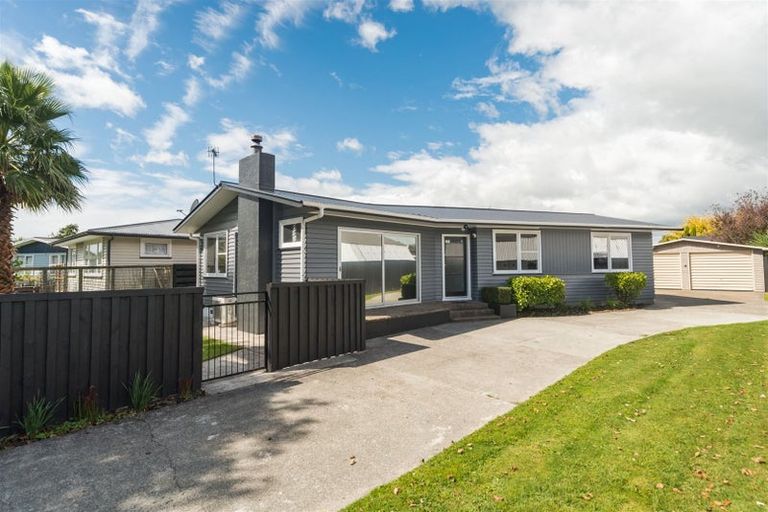 Photo of property in 22 Rhodes Drive, Kelvin Grove, Palmerston North, 4414