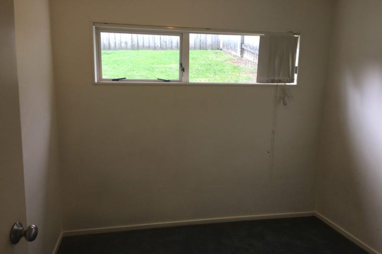 Photo of property in 35 Calypso Way, Unsworth Heights, Auckland, 0632