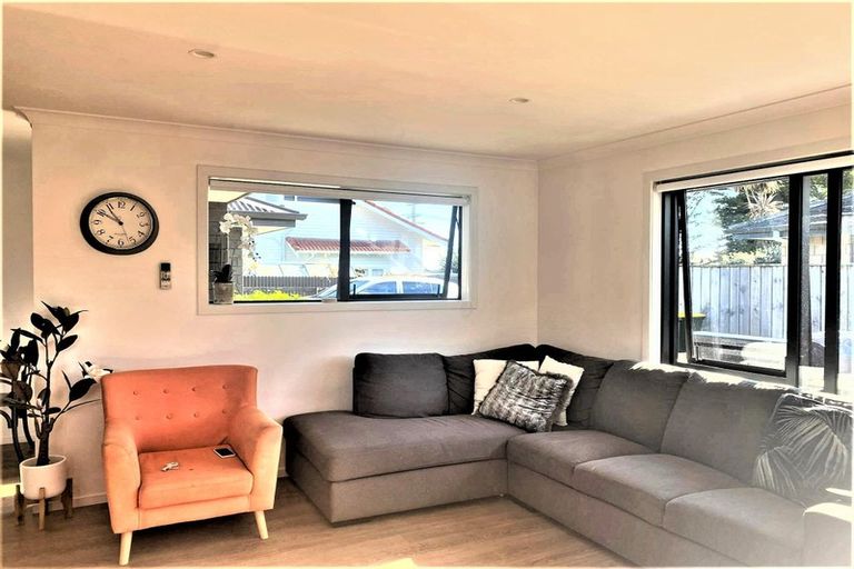 Photo of property in 548a Queen Street East, Levin, 5510