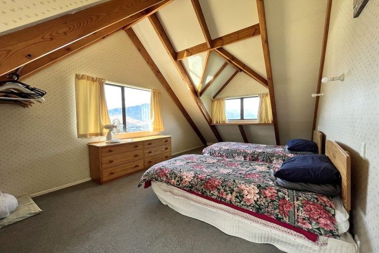 Photo of property in 1 Von Place, Fernhill, Queenstown, 9300