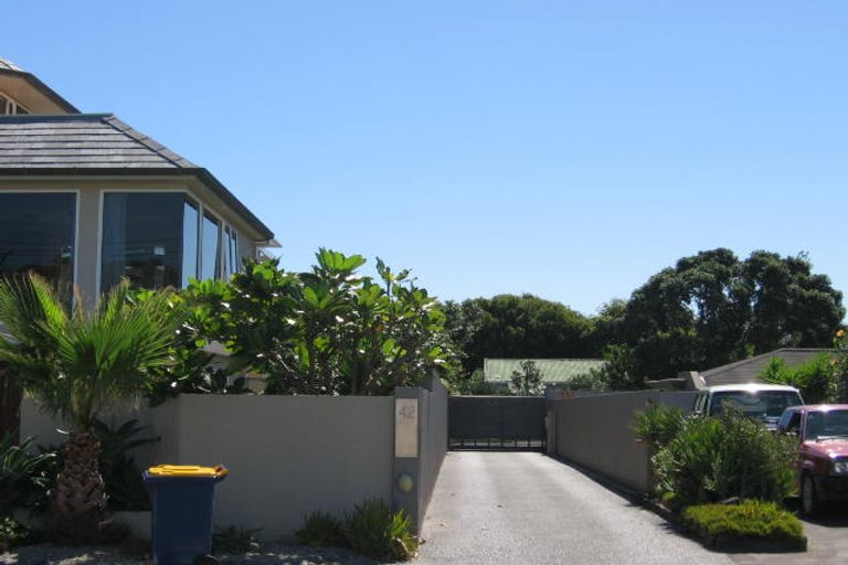 Photo of property in 42 Ocean View Road, Milford, Auckland, 0620