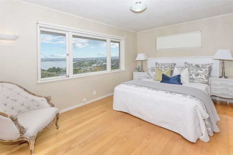 Photo of property in 6 Montgomery Crescent, Cockle Bay, Auckland, 2014