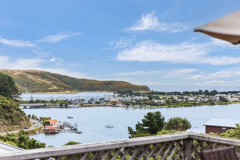 Photo of property in 39 Bayview Road, Paremata, Porirua, 5024