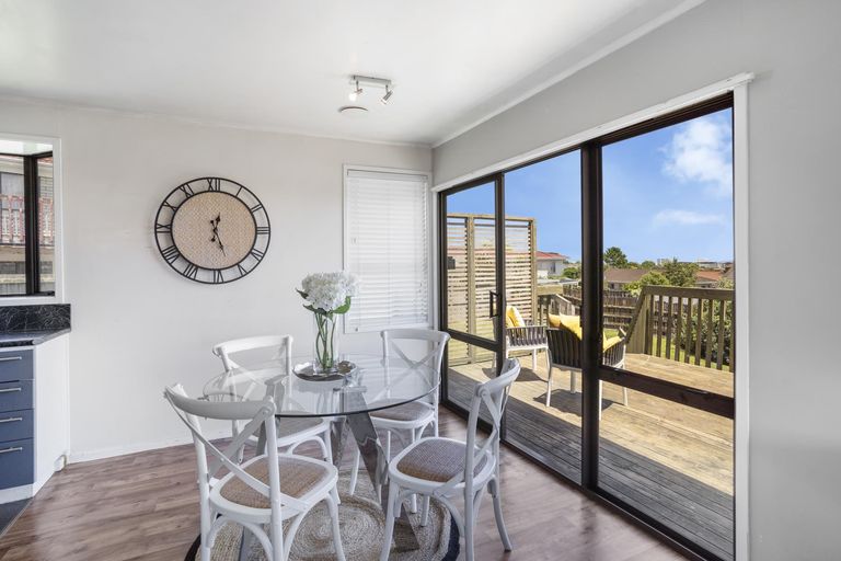 Photo of property in 48 Hollyford Drive, Clover Park, Auckland, 2105