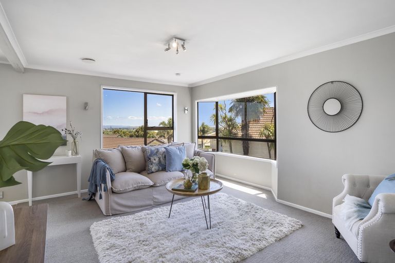 Photo of property in 48 Hollyford Drive, Clover Park, Auckland, 2105