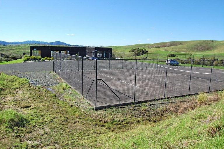 Photo of property in 16 Barnfield Road, Kaiwaka, 0573