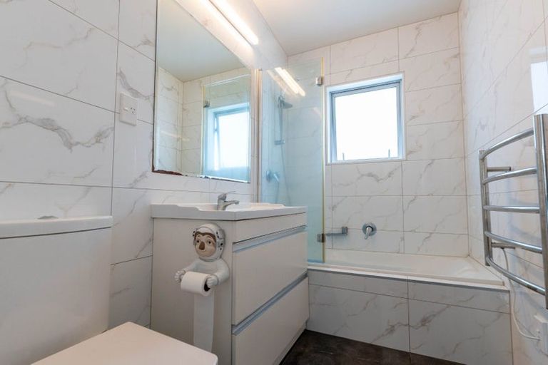 Photo of property in 72 Waitangi Road, Onehunga, Auckland, 1061