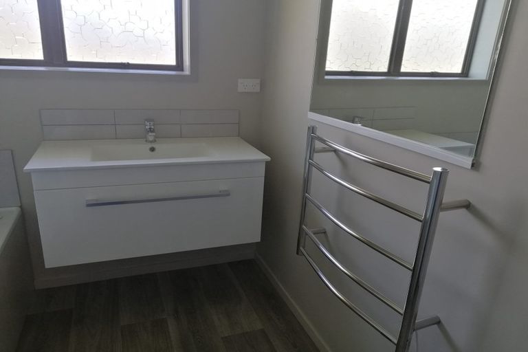 Photo of property in 2/7 Kathleen Place, Rainbow Point, Taupo, 3330