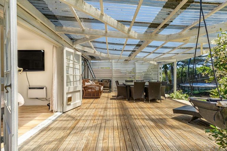 Photo of property in 46 Lavelle Road, Henderson, Auckland, 0612