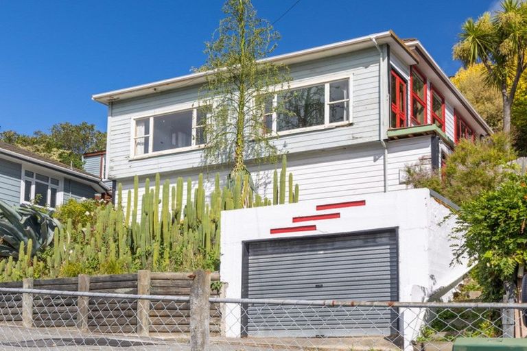 Photo of property in 13 Hawkhurst Road, Lyttelton, 8082