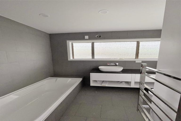 Photo of property in 1/10 Hunter Street, Hamilton Lake, Hamilton, 3204