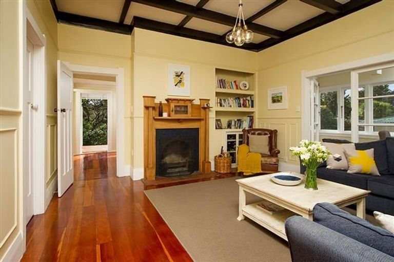 Photo of property in 24 Le Roy Terrace, Birkenhead, Auckland, 0626