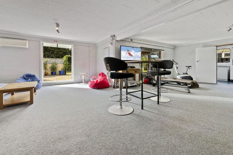 Photo of property in 12 Frank Place, Hillpark, Auckland, 2102