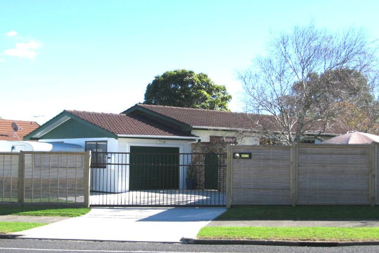 Photo of property in 90 Hutchinsons Road, Bucklands Beach, Auckland, 2014