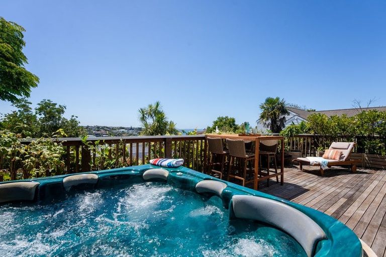 Photo of property in 15 Kowhai Road, Mairangi Bay, Auckland, 0630