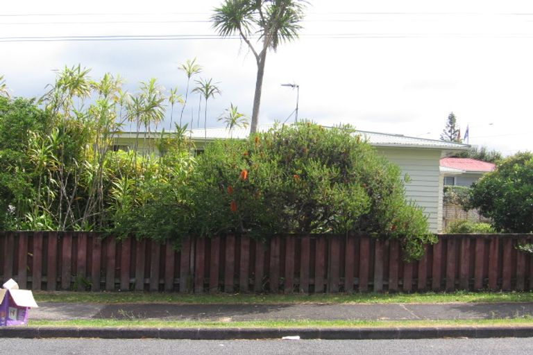 Photo of property in 1 Aotea Road, Glen Eden, Auckland, 0602