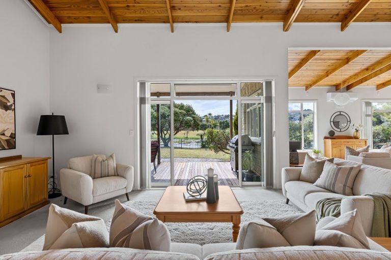 Photo of property in 9 Lakeside Drive, Orewa, 0931