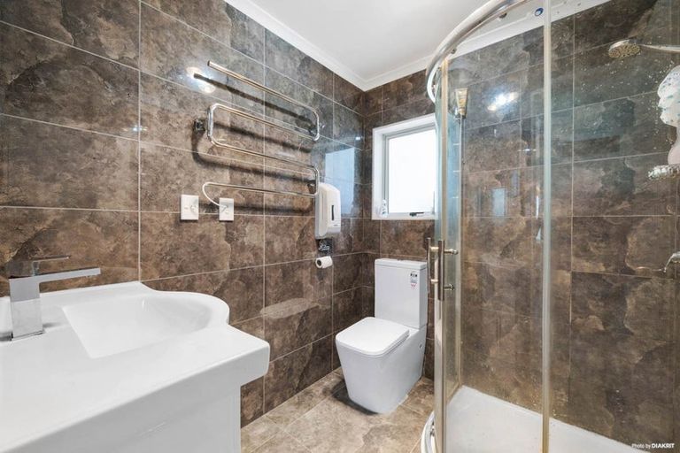 Photo of property in 49 Robertson Road, Favona, Auckland, 2024