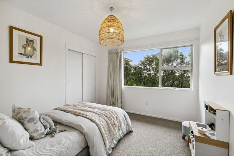Photo of property in 85 Ruskin Road, Newlands, Wellington, 6037