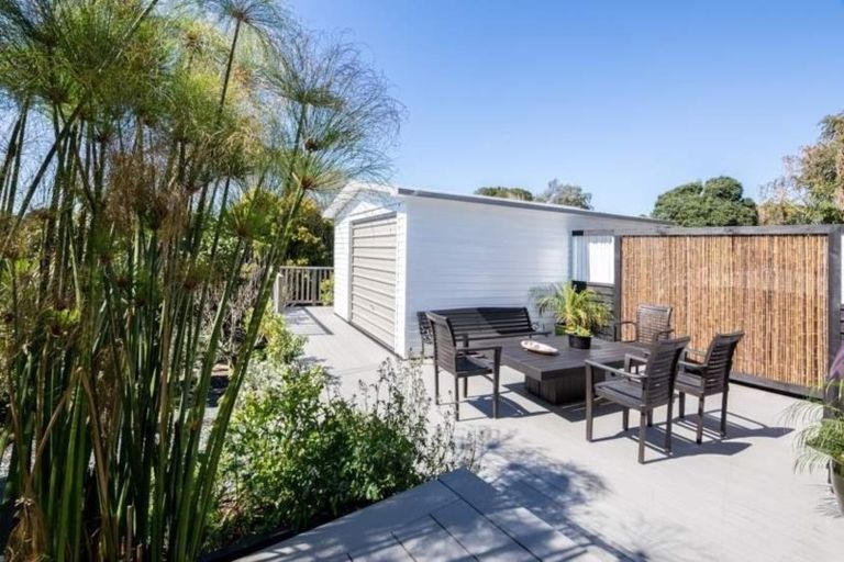 Photo of property in 11 Valerie Crescent, Okura, Albany, 0792