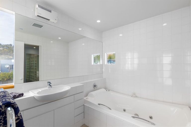 Photo of property in 135 Main Road, Redcliffs, Christchurch, 8081