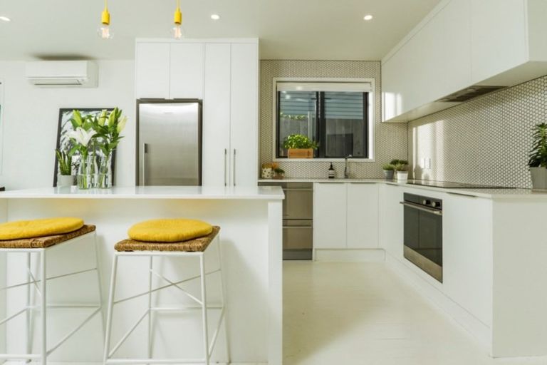 Photo of property in 2/50 Sylvan Avenue, Northcote, Auckland, 0627