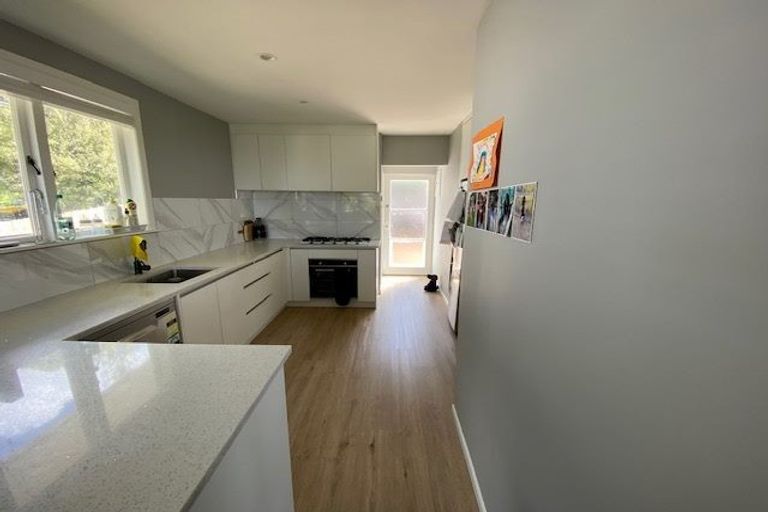 Photo of property in 8 Kelwyn Road, Kelston, Auckland, 0602