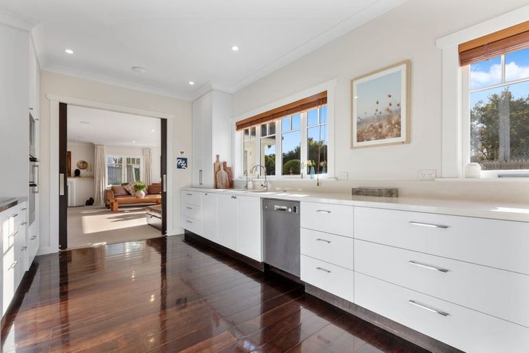 Photo of property in 24 Walter Road, Lowry Bay, Lower Hutt, 5013