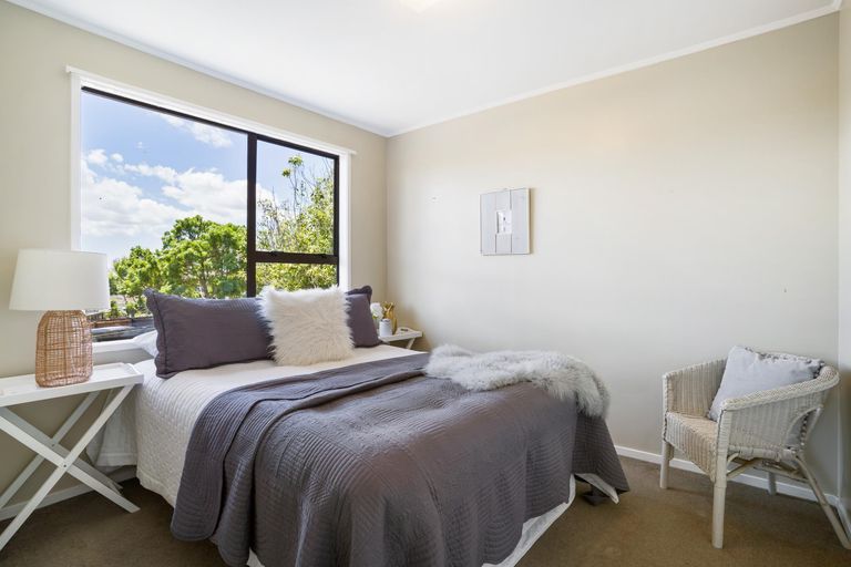 Photo of property in 48 Hollyford Drive, Clover Park, Auckland, 2105