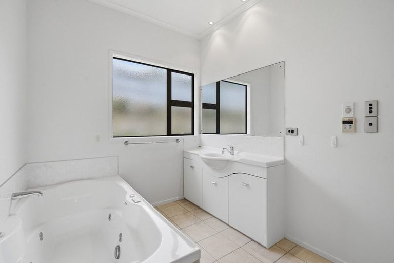 Photo of property in 19c Shelter Grove, Frankleigh Park, New Plymouth, 4310
