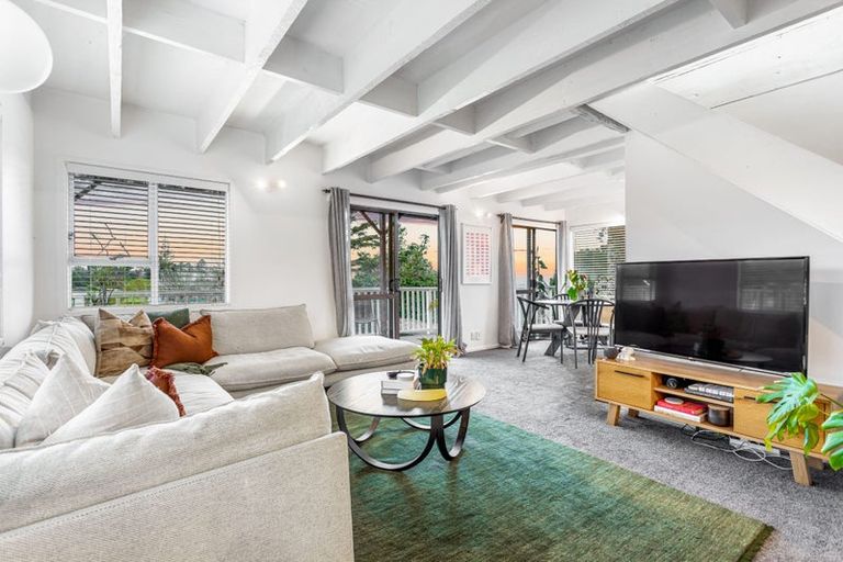 Photo of property in 1/29 Kemp Road, Massey, Auckland, 0614