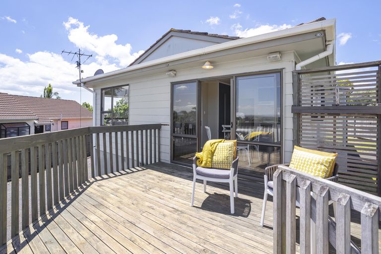Photo of property in 48 Hollyford Drive, Clover Park, Auckland, 2105