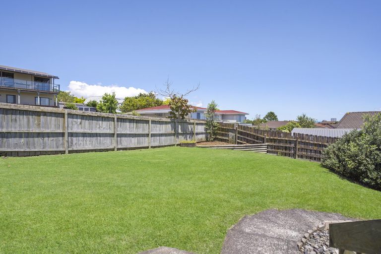 Photo of property in 48 Hollyford Drive, Clover Park, Auckland, 2105