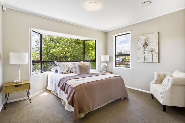 Photo of property in 48 Hollyford Drive, Clover Park, Auckland, 2105