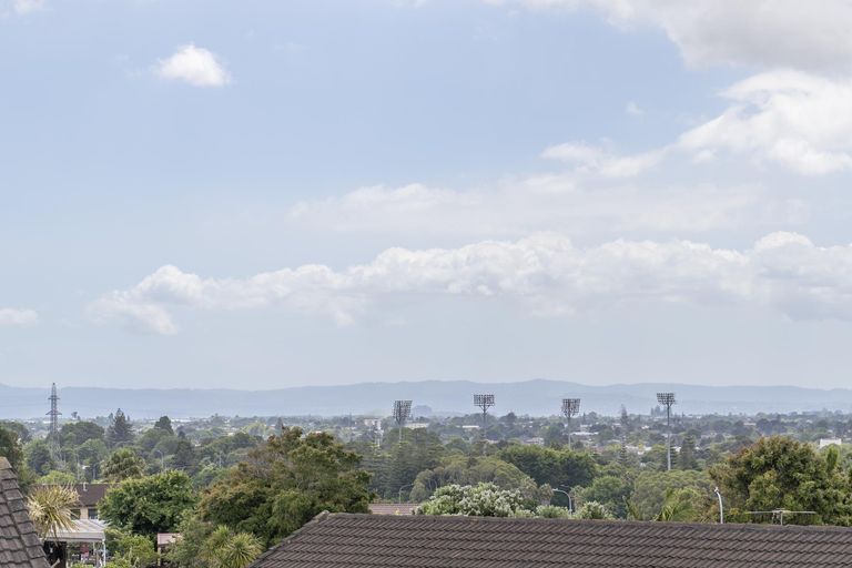 Photo of property in 48 Hollyford Drive, Clover Park, Auckland, 2105