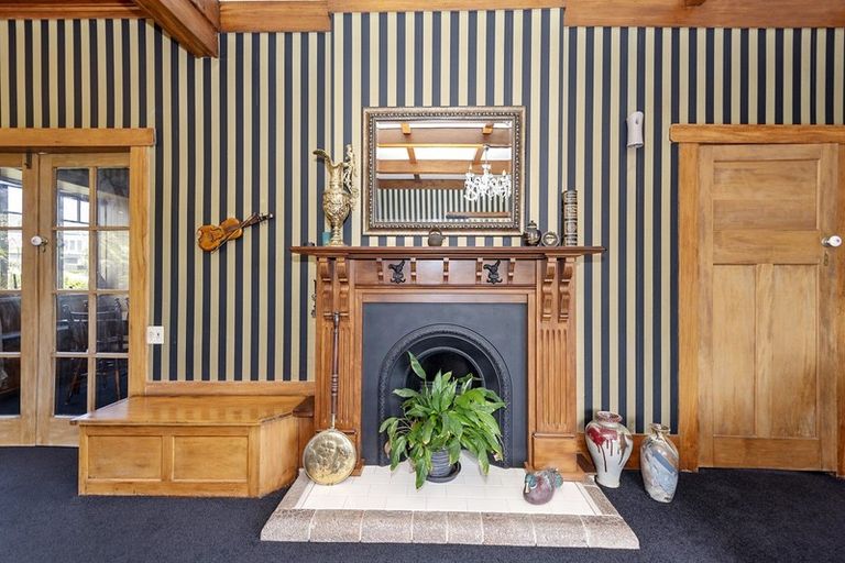 Photo of property in 69 Forest Lake Road, Forest Lake, Hamilton, 3200