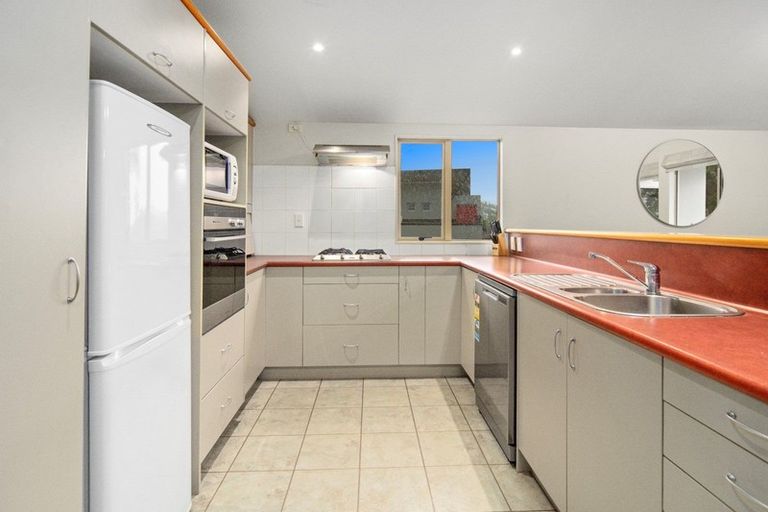 Photo of property in 2/20 Ruakiwi Road, Hamilton Lake, Hamilton, 3204