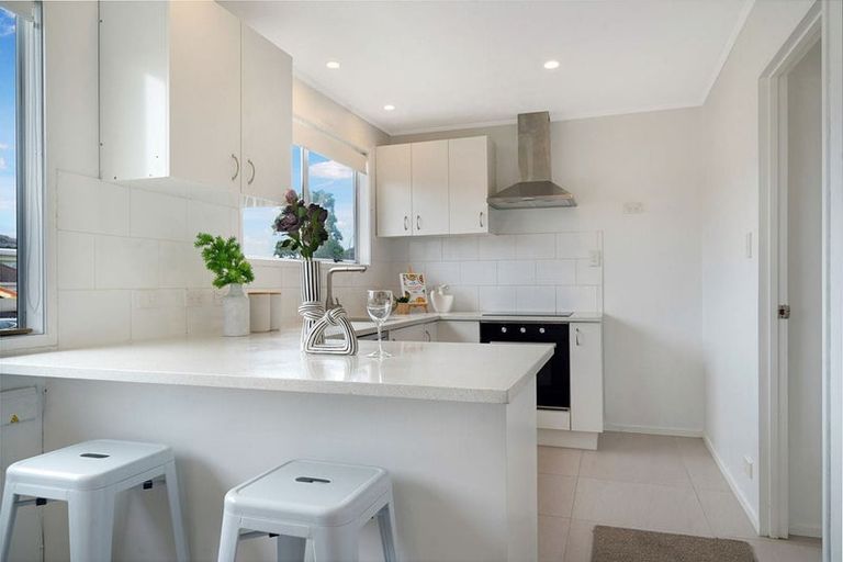 Photo of property in 2/69 Luanda Drive, Ranui, Auckland, 0612