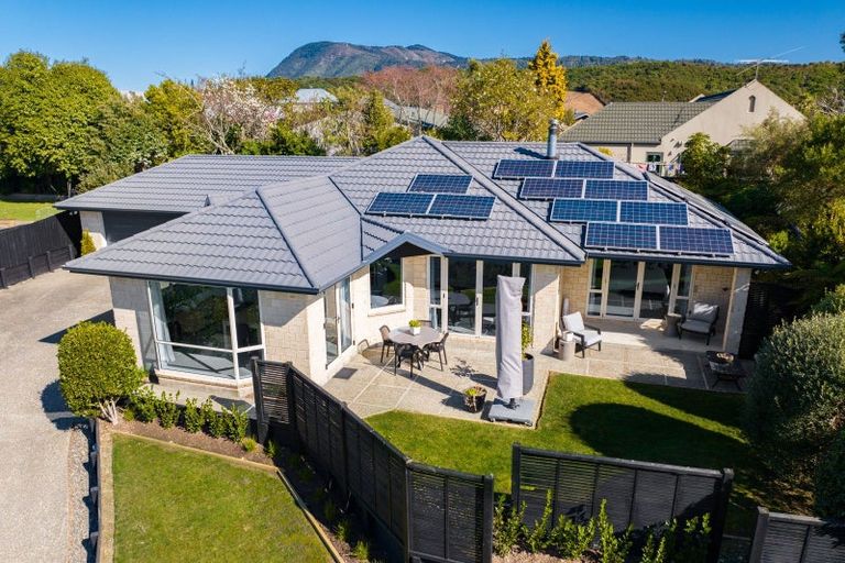 Photo of property in 8 Whitby Close, Waikawa, Picton, 7220