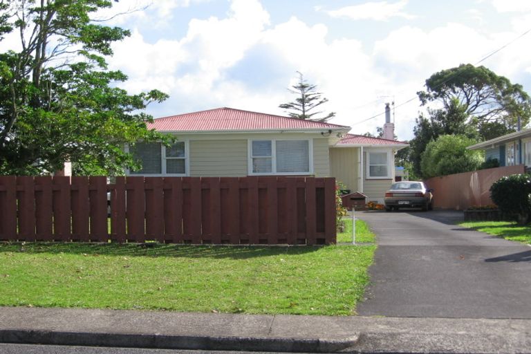 Photo of property in 84 Gloria Avenue, Te Atatu Peninsula, Auckland, 0610