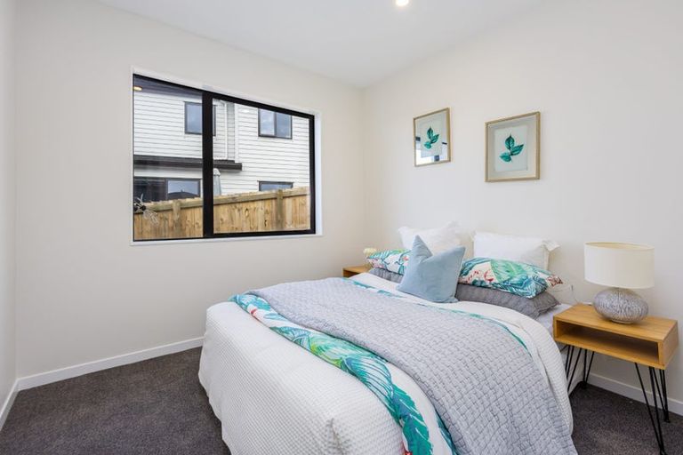 Photo of property in 128 Skulander Crescent, Orewa, 0931