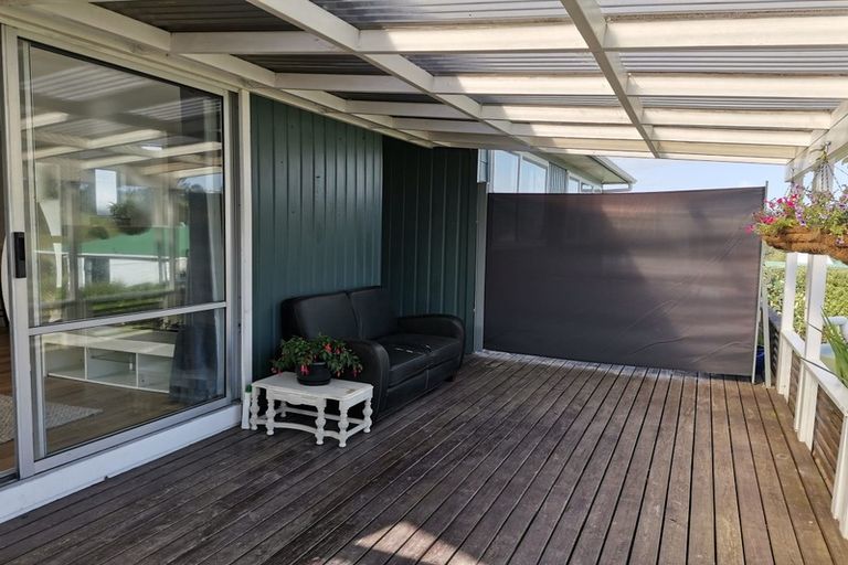 Photo of property in 9 Whaka Street, Maungaturoto, 0520