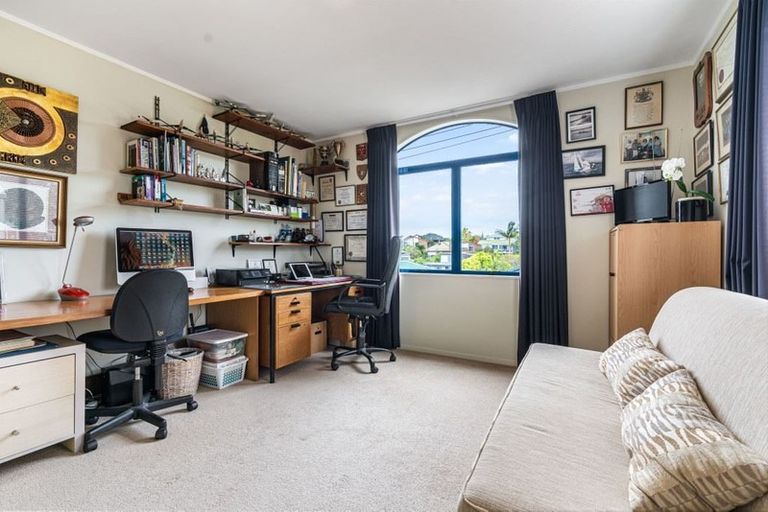 Photo of property in 1/2 Valley Road, Northcote, Auckland, 0626