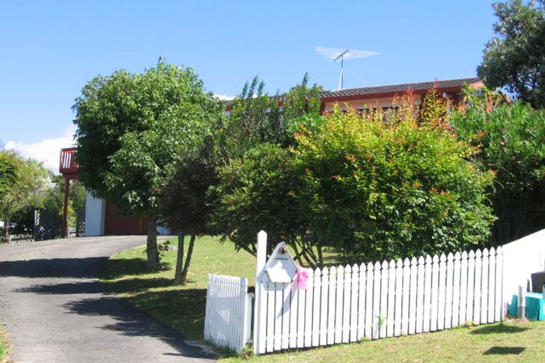 Photo of property in 9 Naviti Place, Browns Bay, Auckland, 0630
