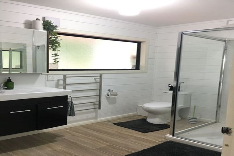 Photo of property in 11 Kereru Grove, Greenhithe, Auckland, 0632