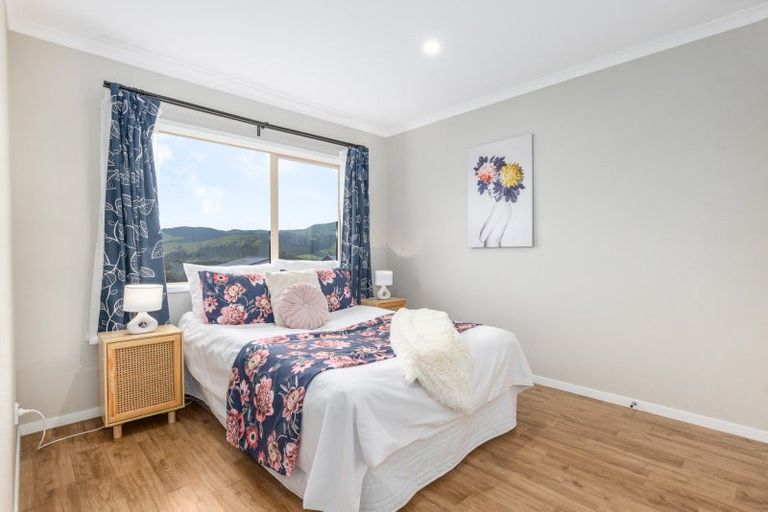 Photo of property in 122 Endeavour Drive, Whitby, Porirua, 5024