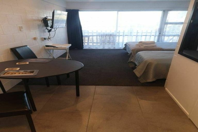 Photo of property in 1 Hurworth Place, College Estate, Whanganui, 4500