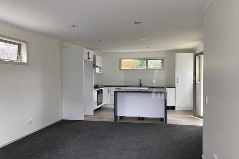 Photo of property in 4 Miles Crescent, Newlands, Wellington, 6037