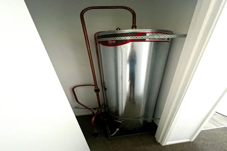 Photo of property in 12 Palliser Place, Milson, Palmerston North, 4414